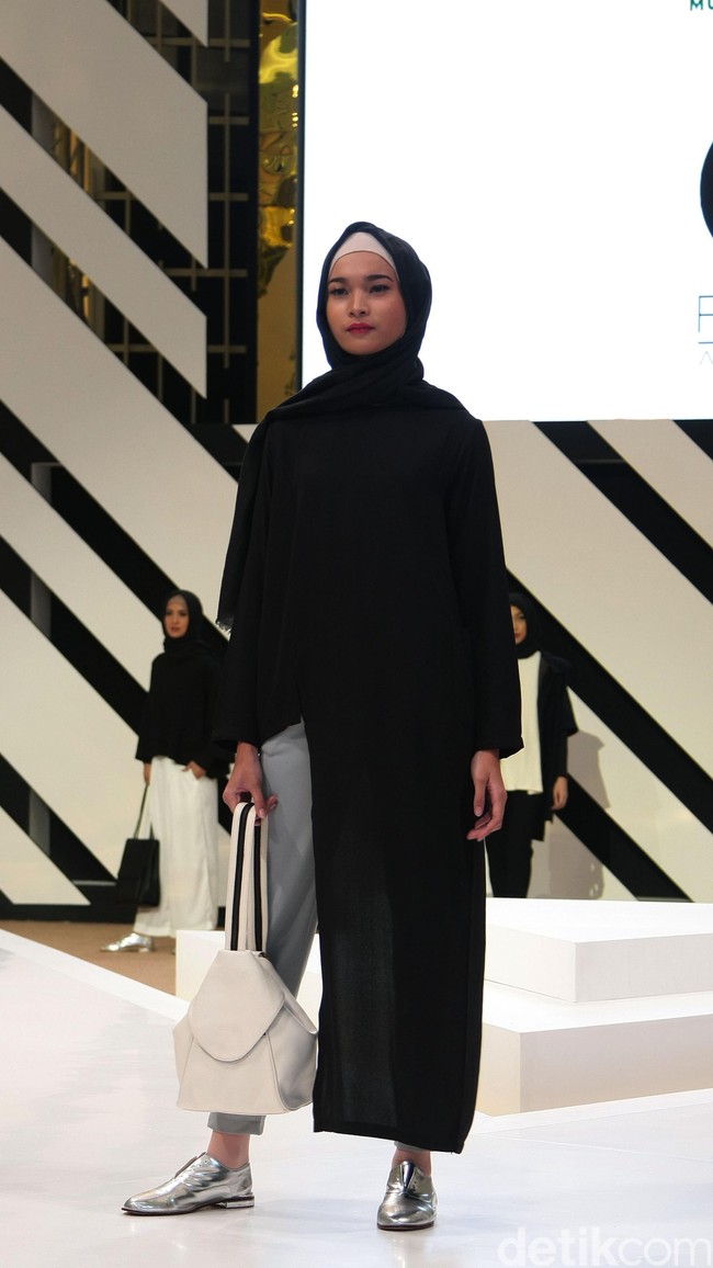 RA by Restu Anggraeni The Hype of Urban muslim Fashion Nation 2016 at Senayan City. Jakarta. [Foto: mohammad Abduh/Wolipop]