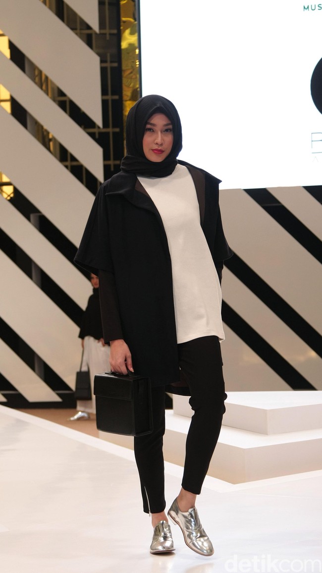 RA by Restu Anggraeni The Hype of Urban muslim Fashion Nation 2016 at Senayan City. Jakarta. [Foto: mohammad Abduh/Wolipop]