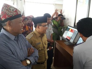 Terima Kunjungan Pejabat Sleman, Bupati Anas Pamerkan Informasi Berbasis IT