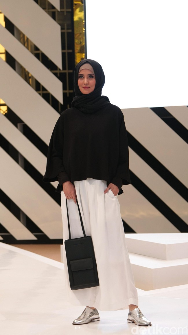 RA by Restu Anggraeni The Hype of Urban muslim Fashion Nation 2016 at Senayan City. Jakarta. [Foto: mohammad Abduh/Wolipop]