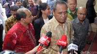 Sebanyak 10 anggota Komisi III hadir dalam kunjungan ini, termasuk Ketua Panja Penegakan Hukum Desmon J Mahesa dari Gerindra.