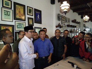Pemkot Bandung akan Kaji Nasib Angkot Omprengan