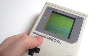3. Game Boy/Game Boy Color. Diluncurkan pada 21 April 1989, dan sudah lama tak diproduksi lagi, Game Boy sudah mampu terjual 118,69 juta unit selama masa produksi. (Foto: internet)