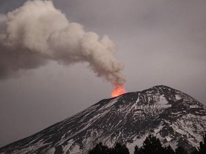 Gunung Popocatepetl Erupsi, Bandara Internasional di Meksiko Ditutup