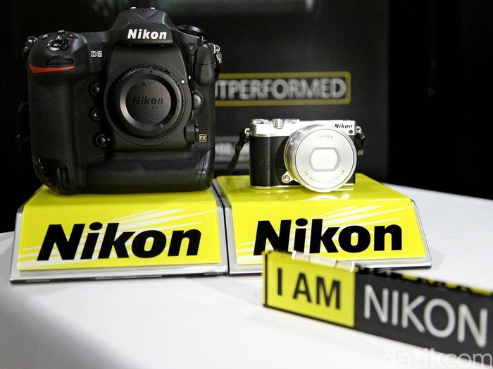 Nikon meluncurkan dua produk terbarunya yakni Nikon D5 dan J5. Nikon D5 dibanderol dengan harga Rp 80 jutaan, sedangkan Nikon J5 seharga Rp 5 jutaan.