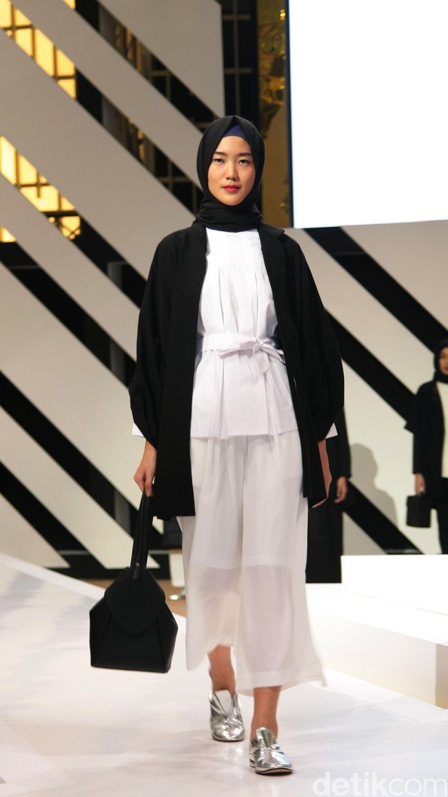 RA by Restu Anggraeni The Hype of Urban muslim Fashion Nation 2016 at Senayan City. Jakarta. [Foto: mohammad Abduh/Wolipop]
