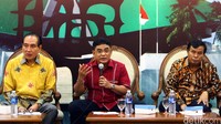 Anggota Standing Committee ICAPP Indonesia Theo L Sambuaga, Andreas Pereira, dan Nurdin Tampubolon memberikan keterangan pers di gedung DPR, Jakarta, Selasa (19/4/2016). Menurut mereka ICAPP ke-26 akan berlangsung pada 22-24 April 2016.