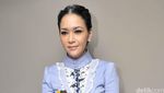 Penampilan Maia Estianti, Senyuman Chelsea Islan