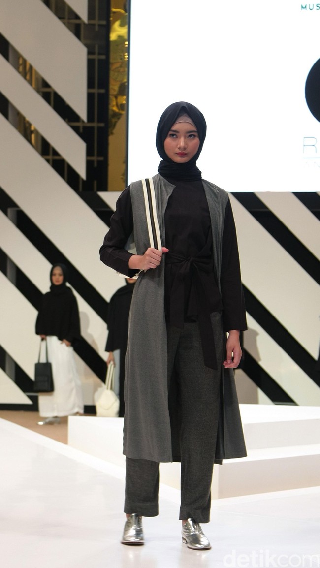 RA by Restu Anggraeni The Hype of Urban muslim Fashion Nation 2016 at Senayan City. Jakarta. [Foto: mohammad Abduh/Wolipop]