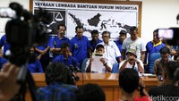 Para nelayan pun meminta diperhatikan hak-haknya dalam proses reklamasi yang sedang dihentikan sementara oleh pemerintah.