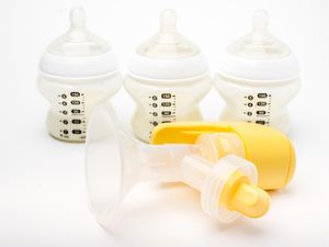 Ramai di Instagram, Para Ibu Buat Lotion Bayi dari ASI