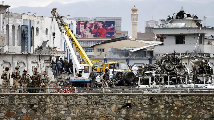 Korban Jiwa Bom Bunuh Diri Dekat Kedubes AS di Afghanistan Menjadi 64 Orang