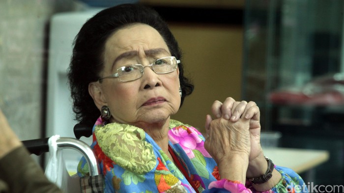 KPK memeriksa Ketua Yayasan Sumber Waras, Kartini Muljadi. Pemeriksaan ini untuk mengklarifikasi beberapa hal yang tercantum dalam audit BPK.