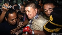 Nama yang disebut hadir adalah Ketua DPRD DKI Prasetio Edi Marsudi, Wakil Ketua DPRD DKI Mohammad Taufik, Ketua Fraksi Hanura DPRD DKI Muhammad Sangaji dan Ketua Panitia Khusus Reklamasi DPRD DKI Selamat Nurdin.