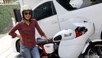 Brummm... Dian Ayu dan Triumph Putihnya