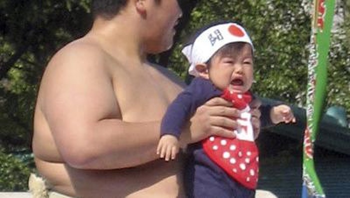 Festival Bayi Menangis yang Unik di Jepang
