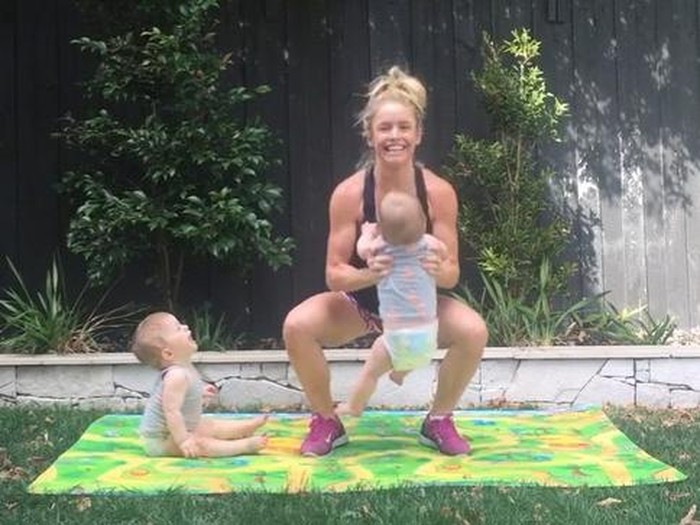 Mengasuh Anak Sambil Olahraga? Begini Caranya
