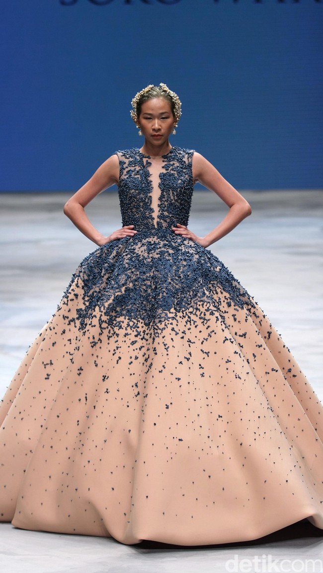 Soko Wiyanto, Singapore Airlines Cola4ation Indonesia Fashion Week 2016 at Jakarta Convention Center. Senayan. Jakarta. [Foto: Mohammad Abduh/Wolipop]