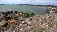 Hasil reklamasi di tempat ini tidak berbeda seperti pinggir pantai biasa.