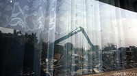 Warga akhirnya bersedia direlokasi ke rumah susun Pulogebang.