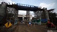 Untuk itu, diharapkan pemerintah bisa mempercepat proses pembebasan lahan agar proses konstruksi bisa dikebut.