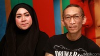 Melly Goeslaw dan Anto Heoed saat ditemui di kawasan Bangka, Jakarta Selatan pada Rabu (20/4/2016). Pool/Gus Mun/detikFoto