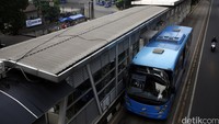 Termasuk bus TransJakarta berbahan bakar gas.