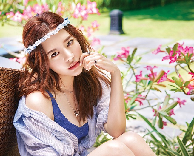 Sunny pernah menghabiskan masa kecilnya di Kuwait sekitar awal 90-an, di mana pada masa itu terjadi Perang Teluk Persia. Setiap harinya Sunny mendengar bunyi ledakan bom dan tembakan senjata. Sampai sekarang, Sunny masih suka syok ketika mendengar suara kembang api karena mengingatkannya pada masa-masa yang menakutkan itu. Foto: SURE Magazine.