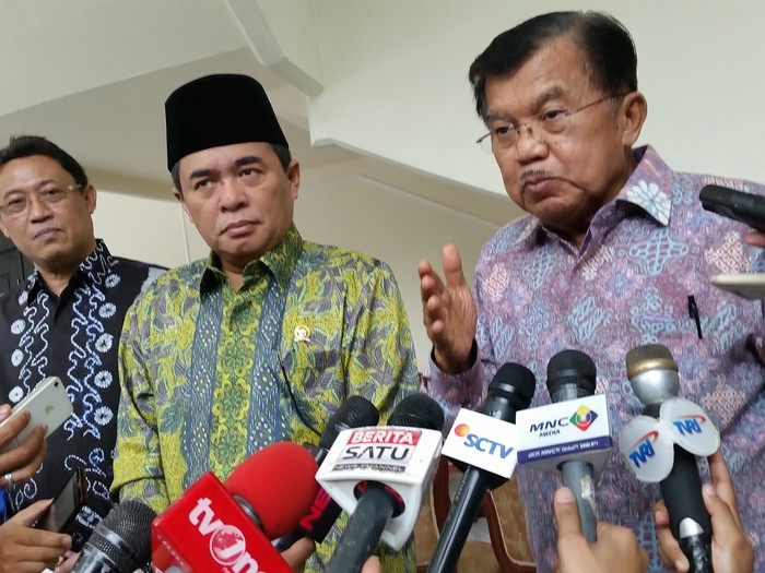 Akom Minta Restu JK Maju di Munaslub Golkar