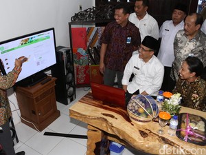 Usai Transaksi di Mall Virtual Banyuwangi, Rini Soemarno: Mudah, Cepat dan Efisien