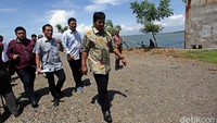 Rombongan Komisi IV DPR yang dipimpin Viva Yoga Mauladi mengunjungi reklamasi pantai di Banten, Rabu (20/4/2016).