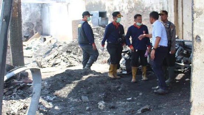 Polisi akan Datangkan Tim Ahli Tentukan Sumber Api di Gudang Plastik yang Terbakar