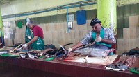 Pedagang ikan di pasar. Sebagai negara kepulauan, ikan menjadi hasil bumi yang utama di Maladewa (Iie Rahayu/detikTravel)