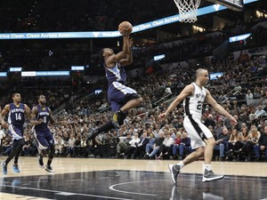 Spurs Menang Telak atas Grizzlies untuk Memimpin 2-0