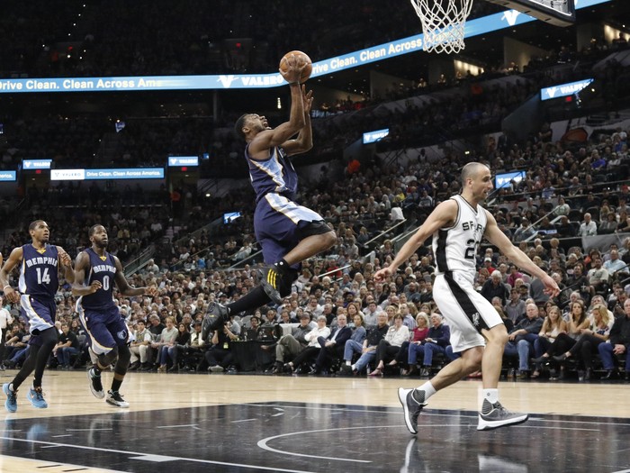 Spurs Menang Telak atas Grizzlies untuk Memimpin 2-0
