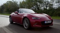 Mobil terbaik dunia saat ini, Mazda MX-5. Foto: Carbuzz
