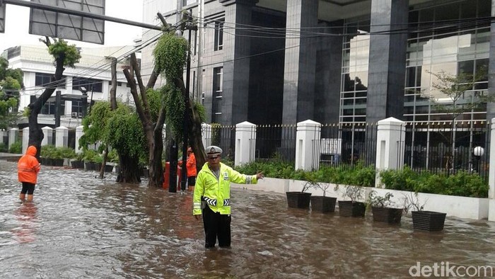 Jakarta Diguyur Hujan Sejak Semalam, Ini Daerah yang Terendam Banjir