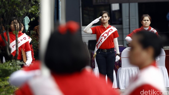 ILUSTRASI. Upacara bendera memperingati hari Kartini. 