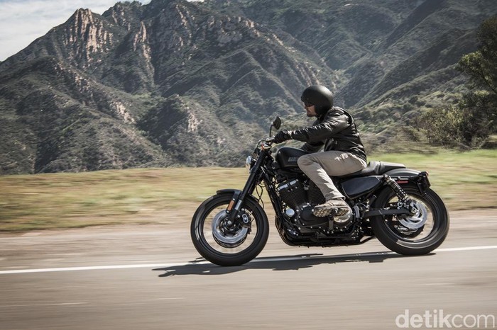 Pabrikan motor besar legendaris asal Amerika Serikat, Harley-Davidson meluncurkan Roadster model tahun 2016. Harley-Davidson Roadster akan mengisi jajaran motor Sportster Harley-Davidson.