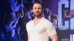 Chris Evans Tanpa Kostum Captain America di Singapura