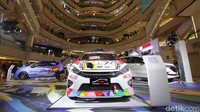 Terakhir adalah Agya garapan I Putu Gede Agus Yasa dengan tema Stylish Colors of Indonesia . Tema ini dipilih karena Indonesia mempunyai beragam bahasa, suku dan budaya. Pool/dok. Toyota.