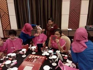 Biasa Tampil Sporty, Atlet Perempuan Diajak Belajar Bermake-up