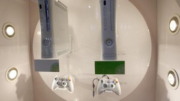 Booth Microsoft memamerkan Xbox 360 saat ajang Tokyo Game Show pada tahun 2006 di Chiba, Jepang. Foto: GettyImages