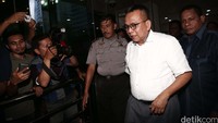 M Taufik keluar gedung KPK usai menjalani pemeriksaan, Kamis (21/4/2016).