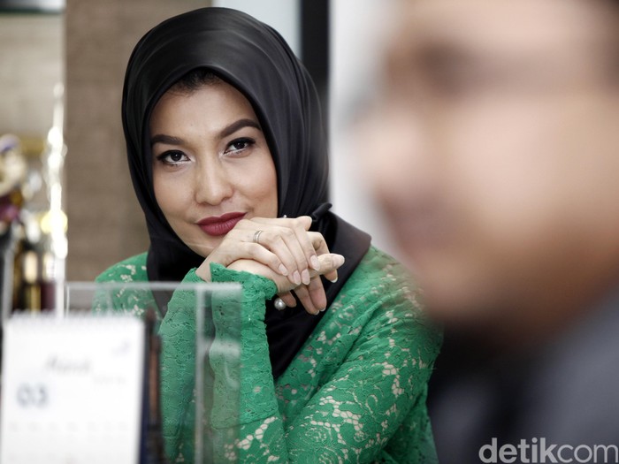 Arzetti Bilbina Arzetty Bilbina memiliki nama lengkap Arzetty Bilbina Setiawan saat berkunjung ke kantor detikcom. Reno/detikcom.