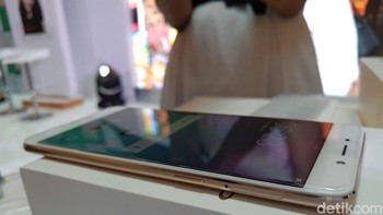 Adapun banderol ponsel ini senilai Rp 5,5 juta, di mana pengguna akan mendapat memori lega kapasitas 64 GB dengan harga tersebut. Foto: detikINET/Yudhianto