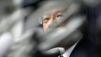 Ia juga mengatakan bahwa kesalahan tersebut akan menjadi tanggung jawabnya. Terkait soal pengunduran diri akibat kasus ini, Aikawa menjelaskan akan fokus untuk menelusuri fakta atas kasus ini, termasuk untuk model yang dijual di luar Jepang. Tomohiro Ohsumi/Getty Images.