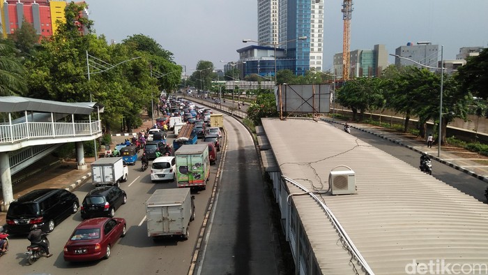 Genangan Mulai Surut, Jl Gunung Sahari Arah Senen Macet