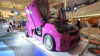 Agya Street Racing Garapan Putu Volmawan Litade. Mobil tampil tampil dengan mewah dan elegan, namun tetap terkesan stylish, lincah dan racing look yang mengacu pada film Fast and Furious. Pool/dok. Toyota.