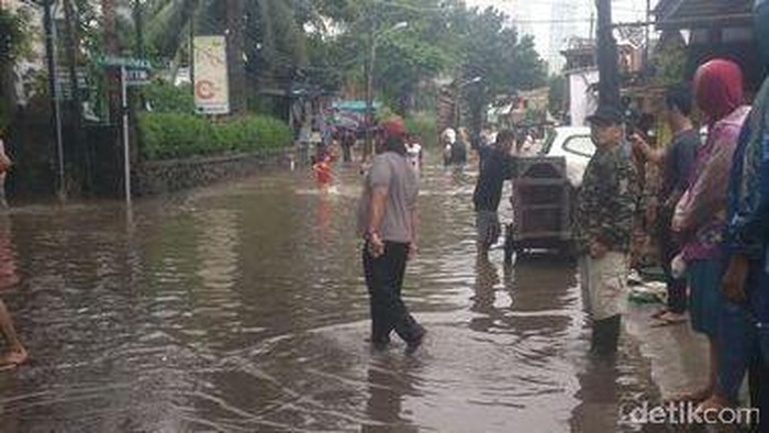 Akses Menuju Kemang dari Mampang Prapatan Ditutup Karena Banjir